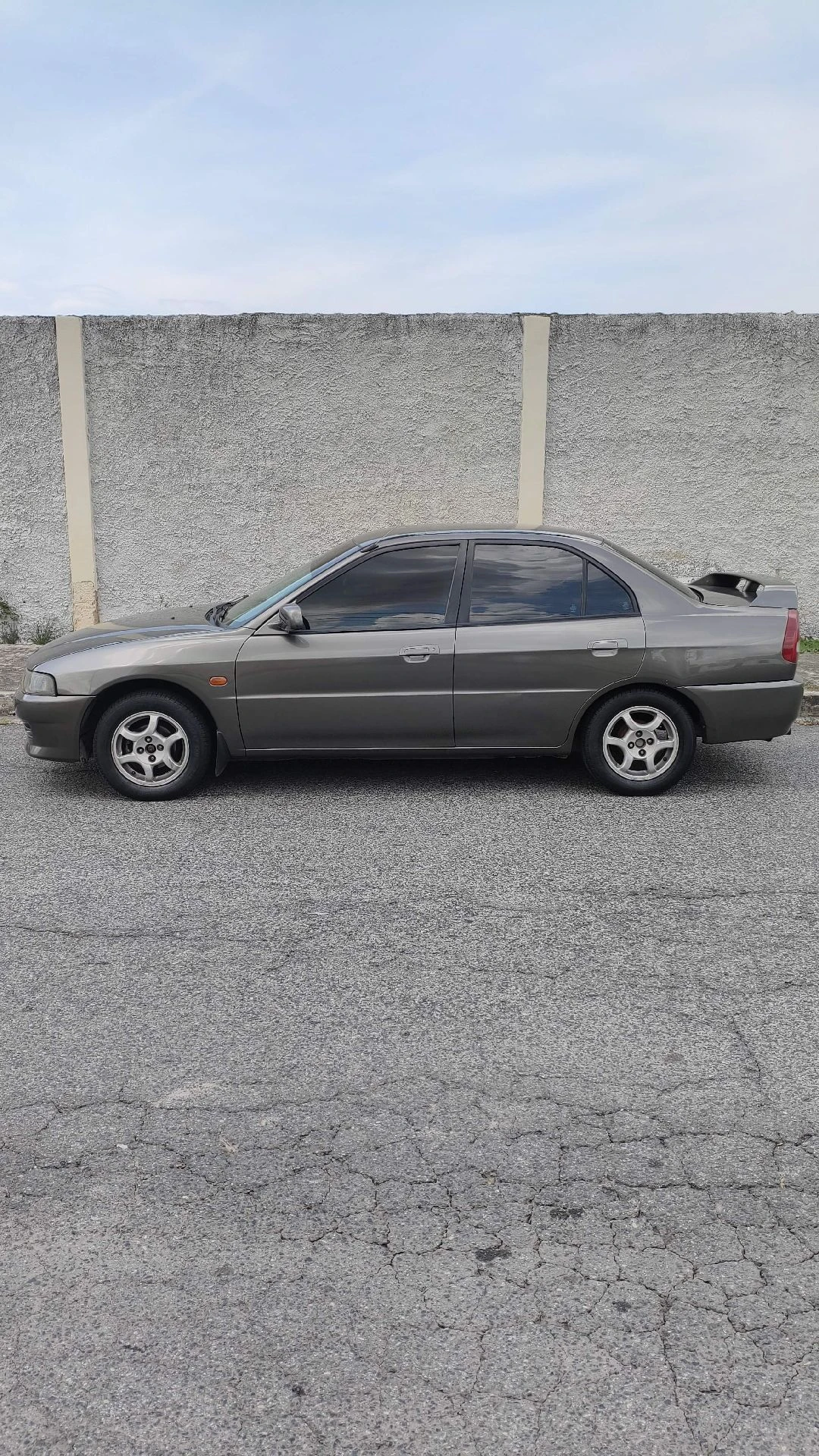 2009 Mitsubishi Signo GLX — foto 5