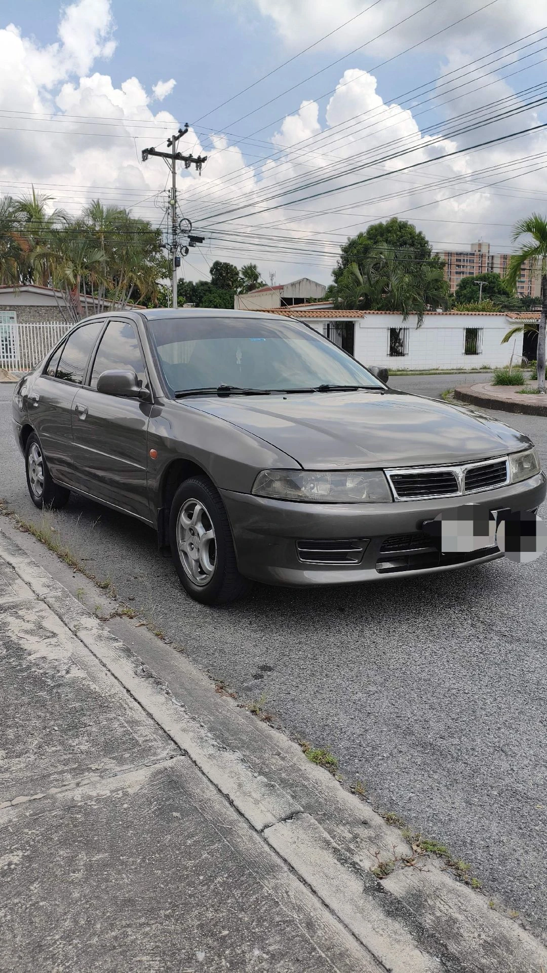 2009 Mitsubishi Signo GLX — foto 3