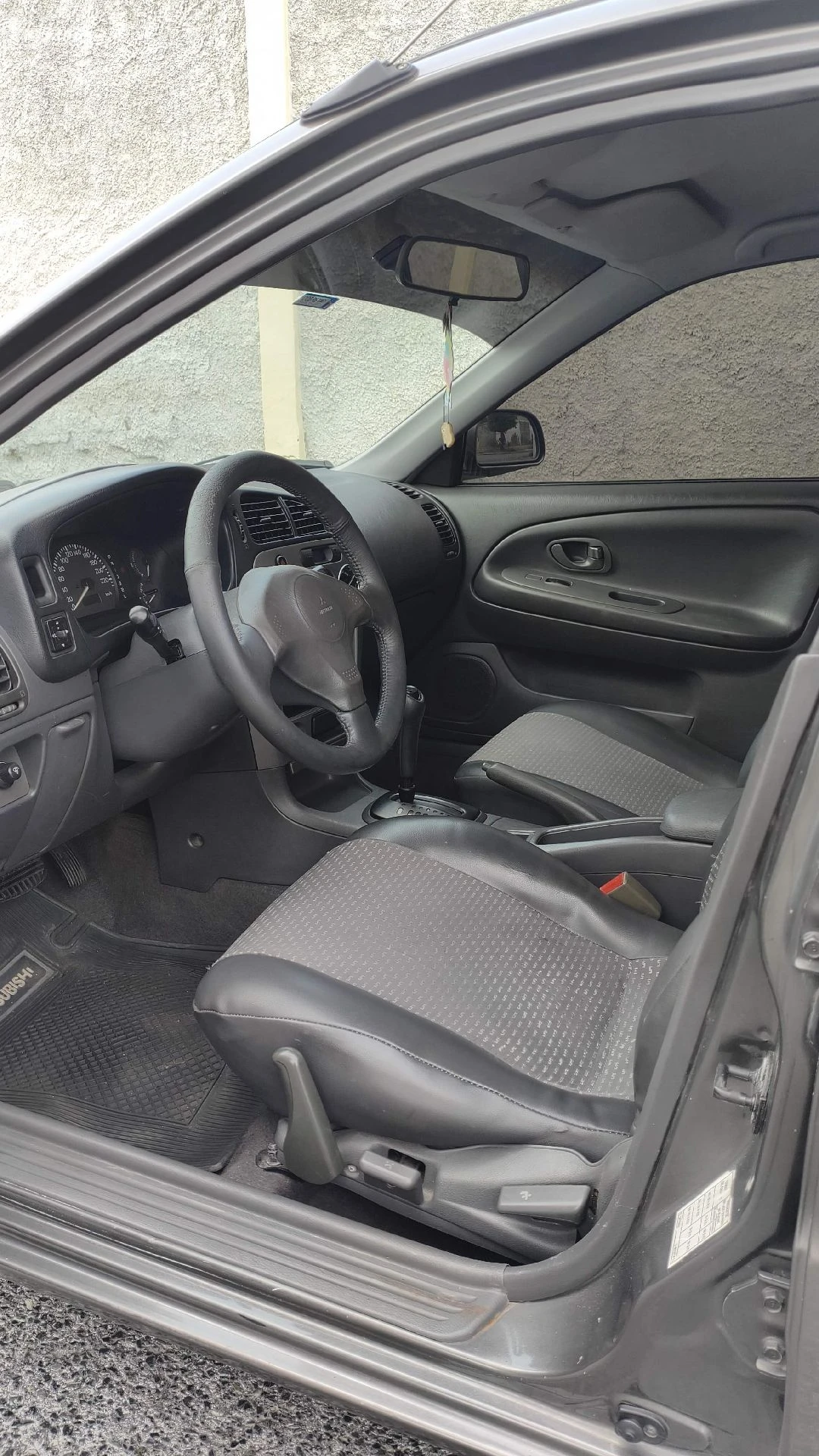 2009 Mitsubishi Signo GLX — foto 9
