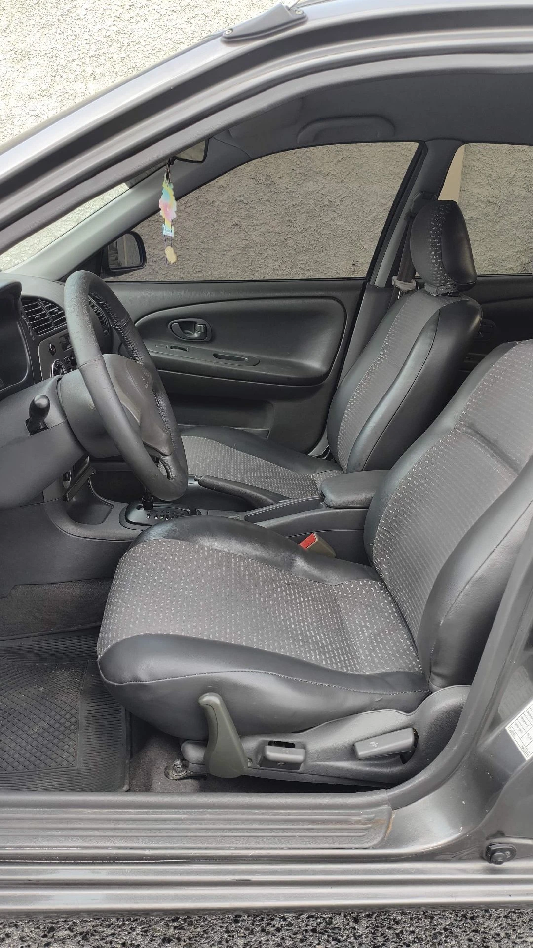 2009 Mitsubishi Signo GLX — foto 10