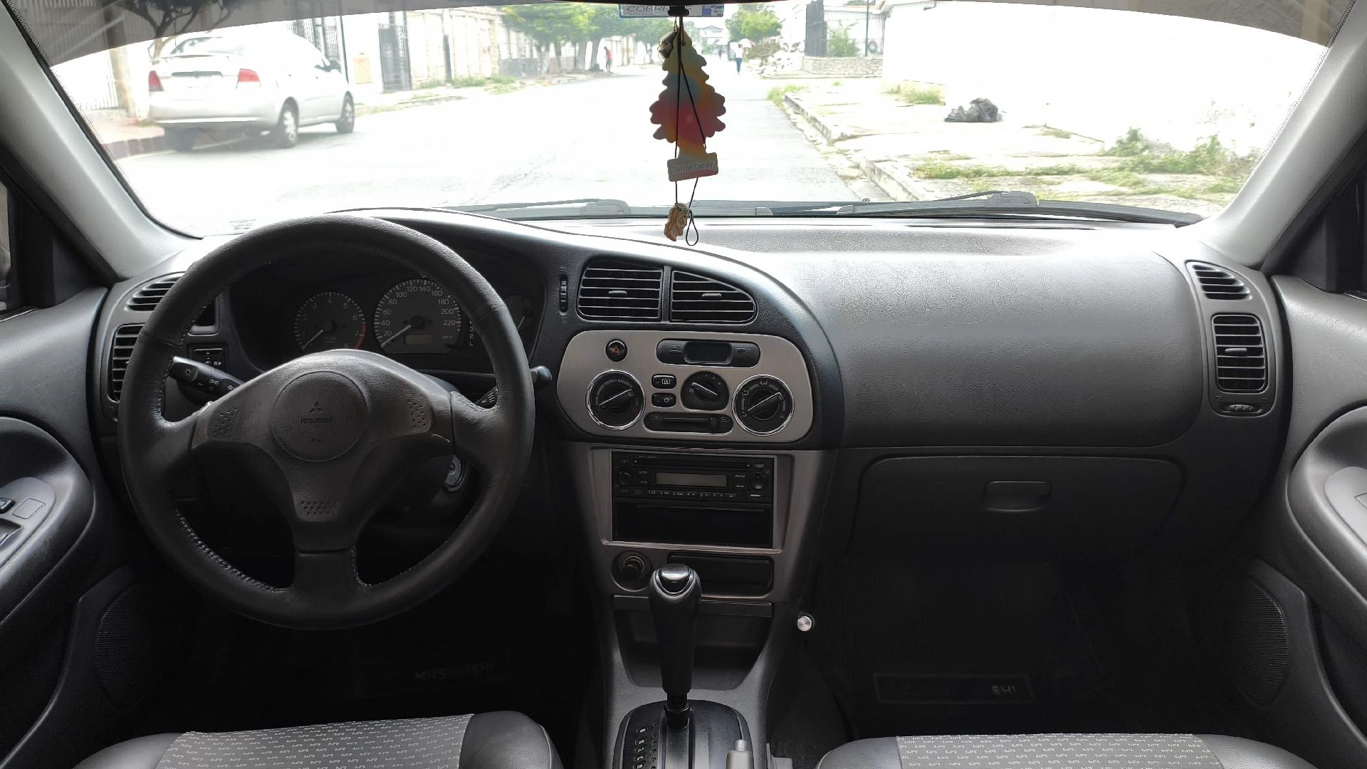 2009 Mitsubishi Signo GLX — foto 13