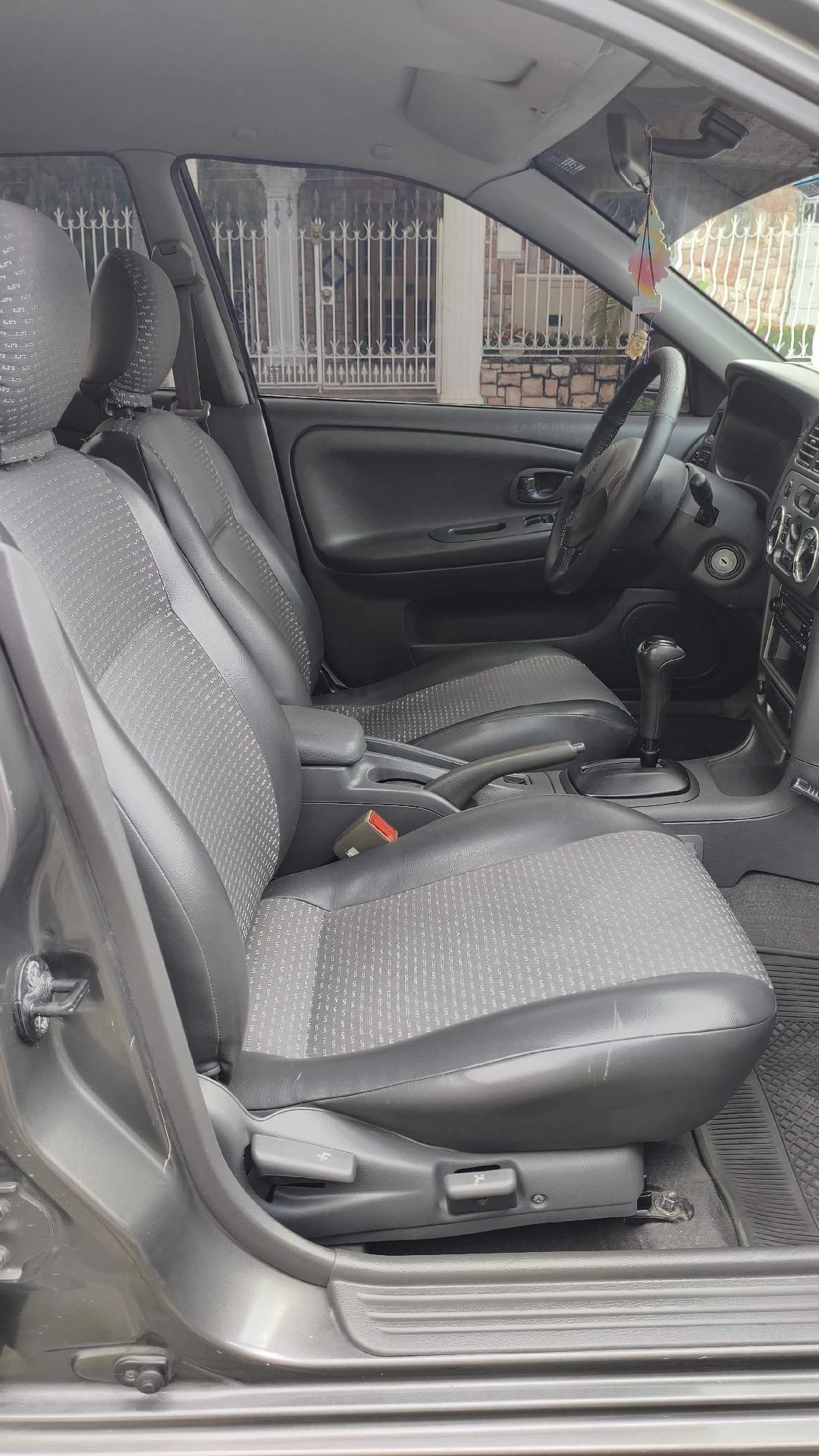 2009 Mitsubishi Signo GLX — foto 12