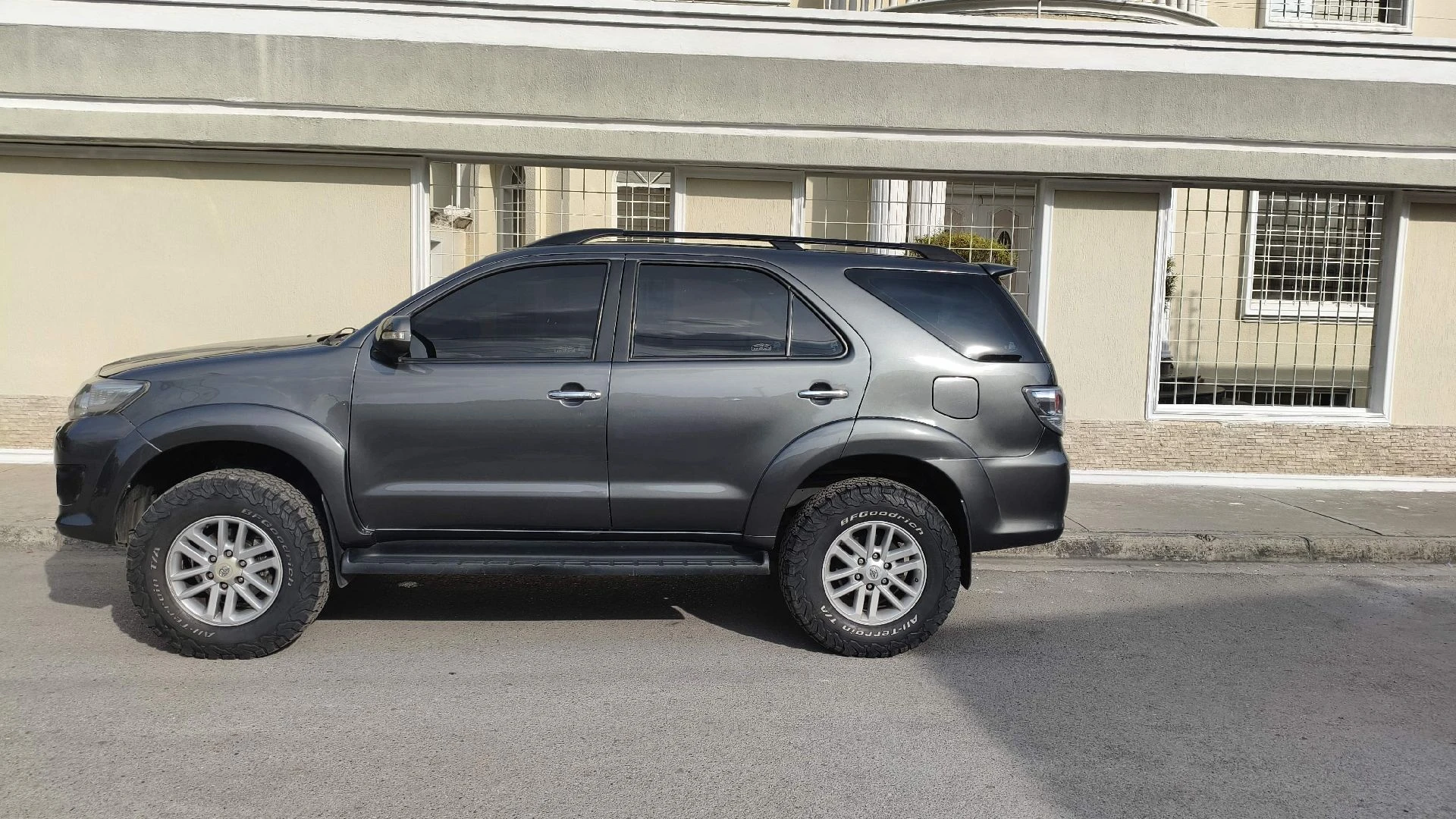 2013 Toyota Fortuner — foto 4
