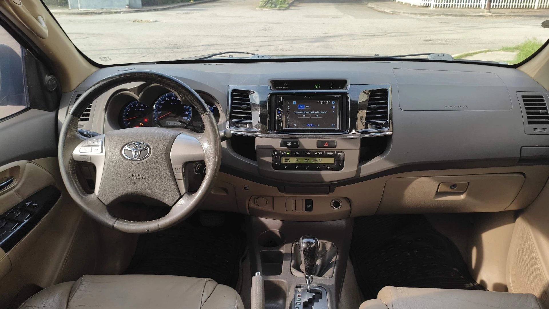 2013 Toyota Fortuner — foto 12