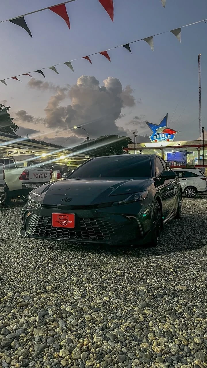 2025 Toyota Camry SE — foto 3