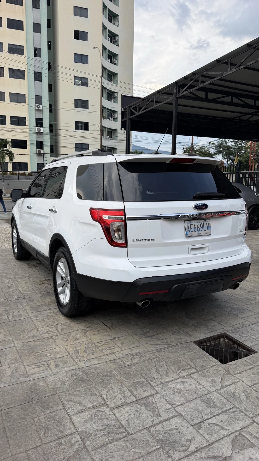 2013 Ford Explorer Limited 4x4 — foto 3