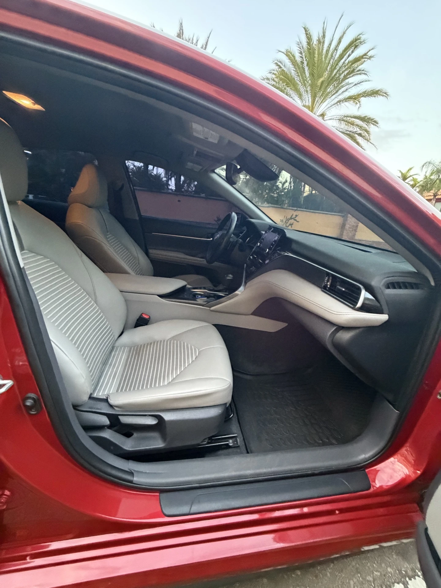 2022 Toyota Camry SE AWD — foto 4