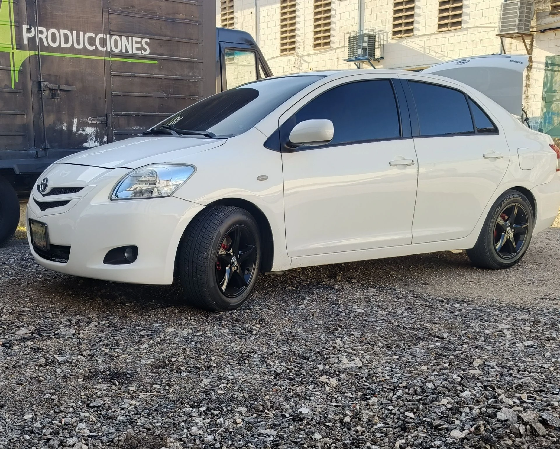 2009 Toyota Yaris Belta — foto 2