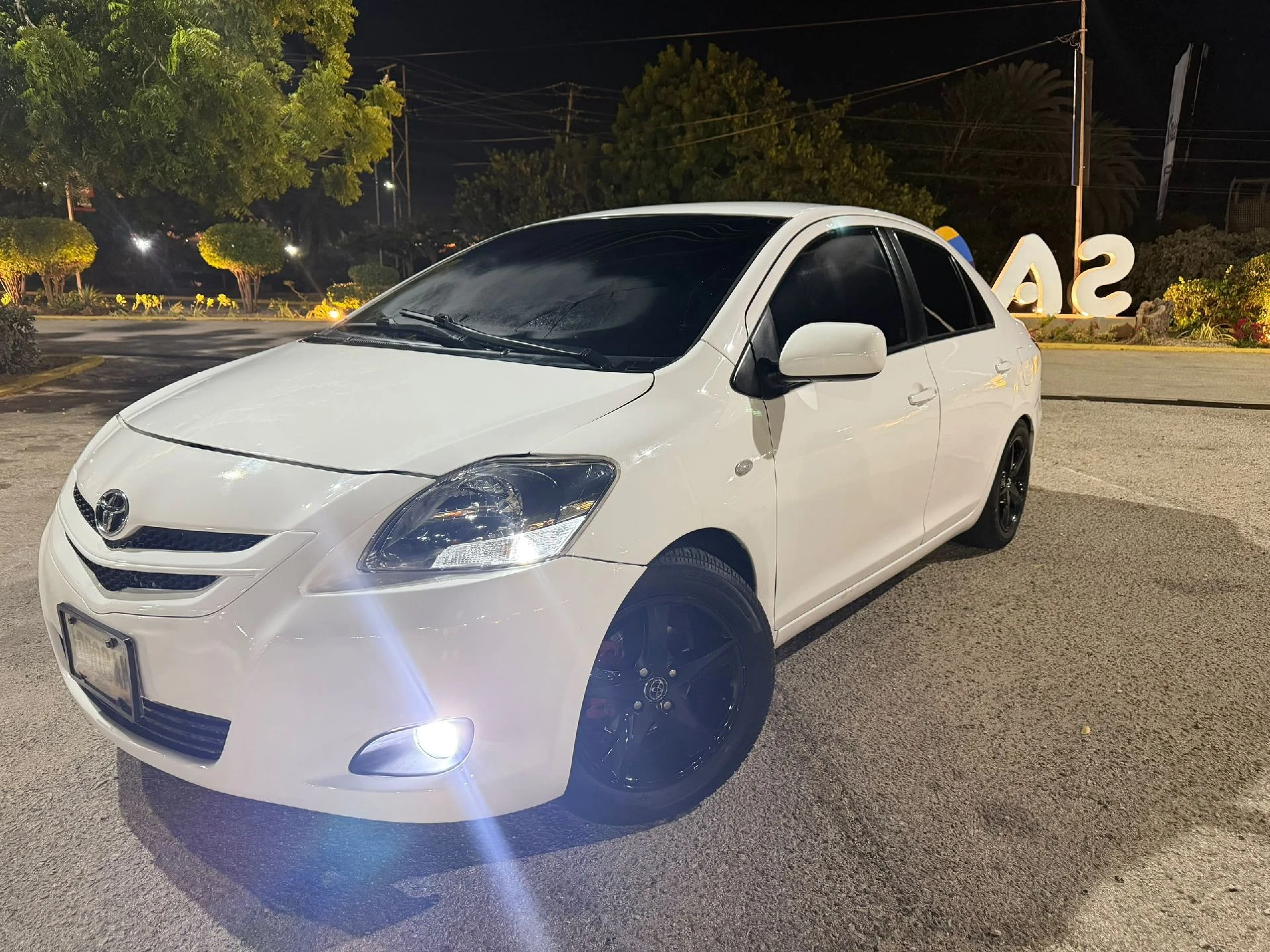 2009 Toyota Yaris Belta — foto 3