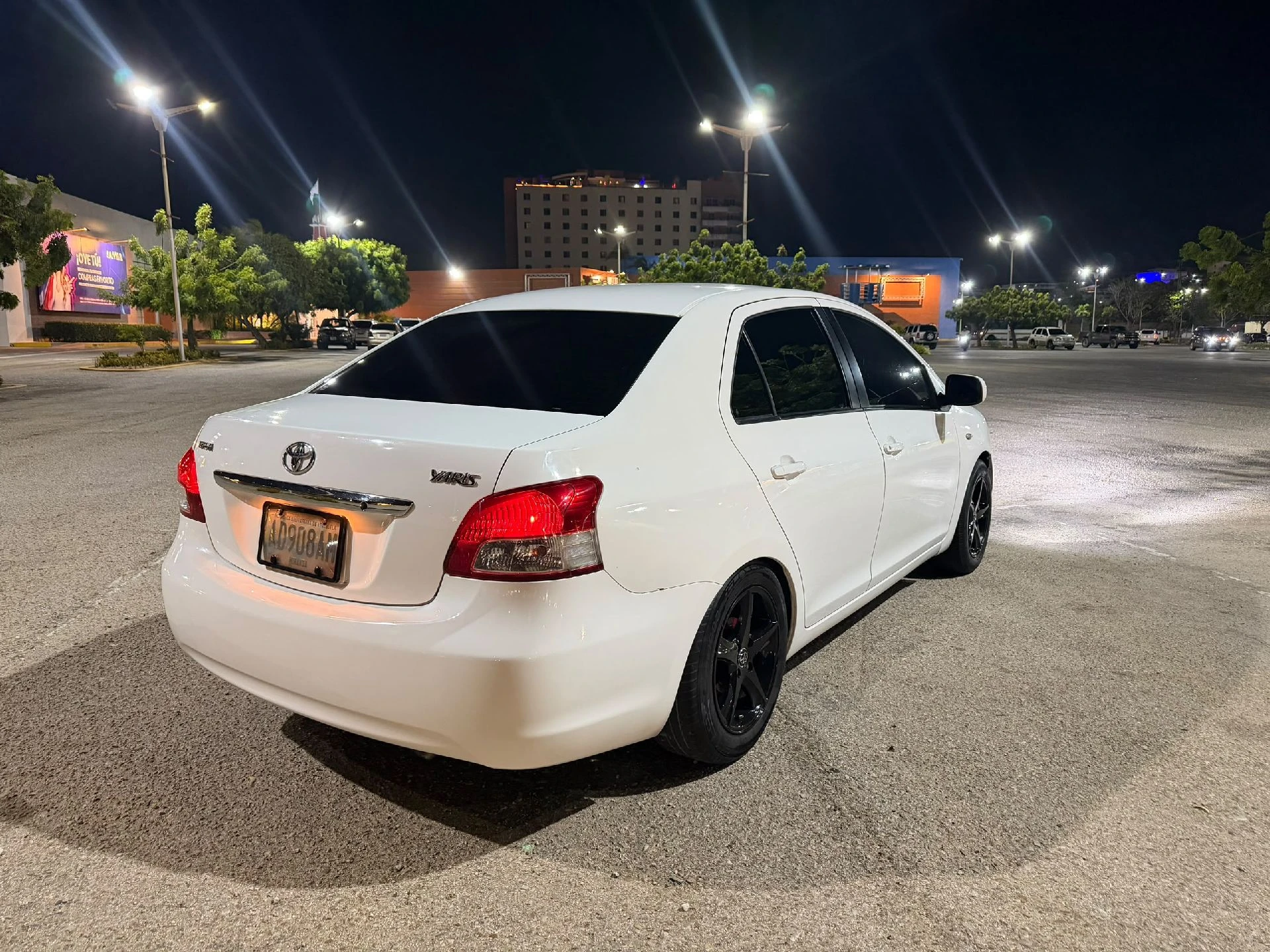 2009 Toyota Yaris Belta — foto 4