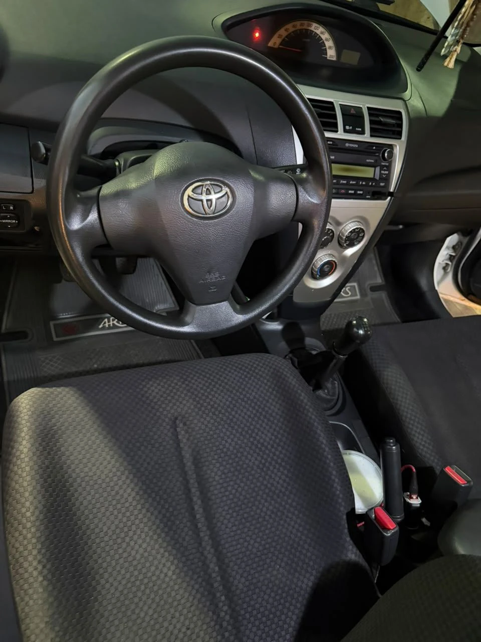 2009 Toyota Yaris Belta — foto 10
