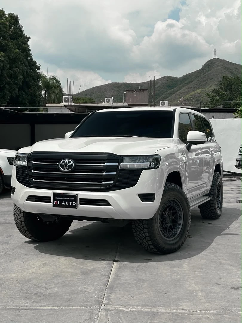 2025 Toyota Land Cruiser 300 GXR V6 — foto 2