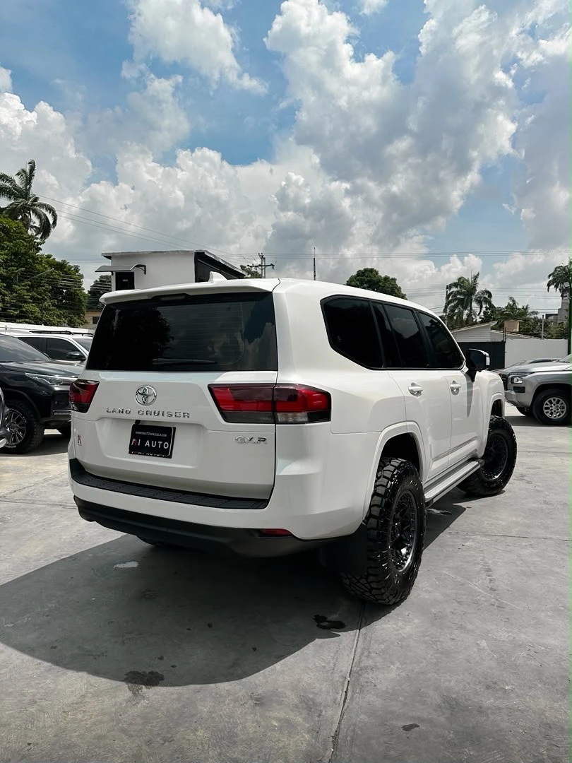 2025 Toyota Land Cruiser 300 GXR V6 — foto 8