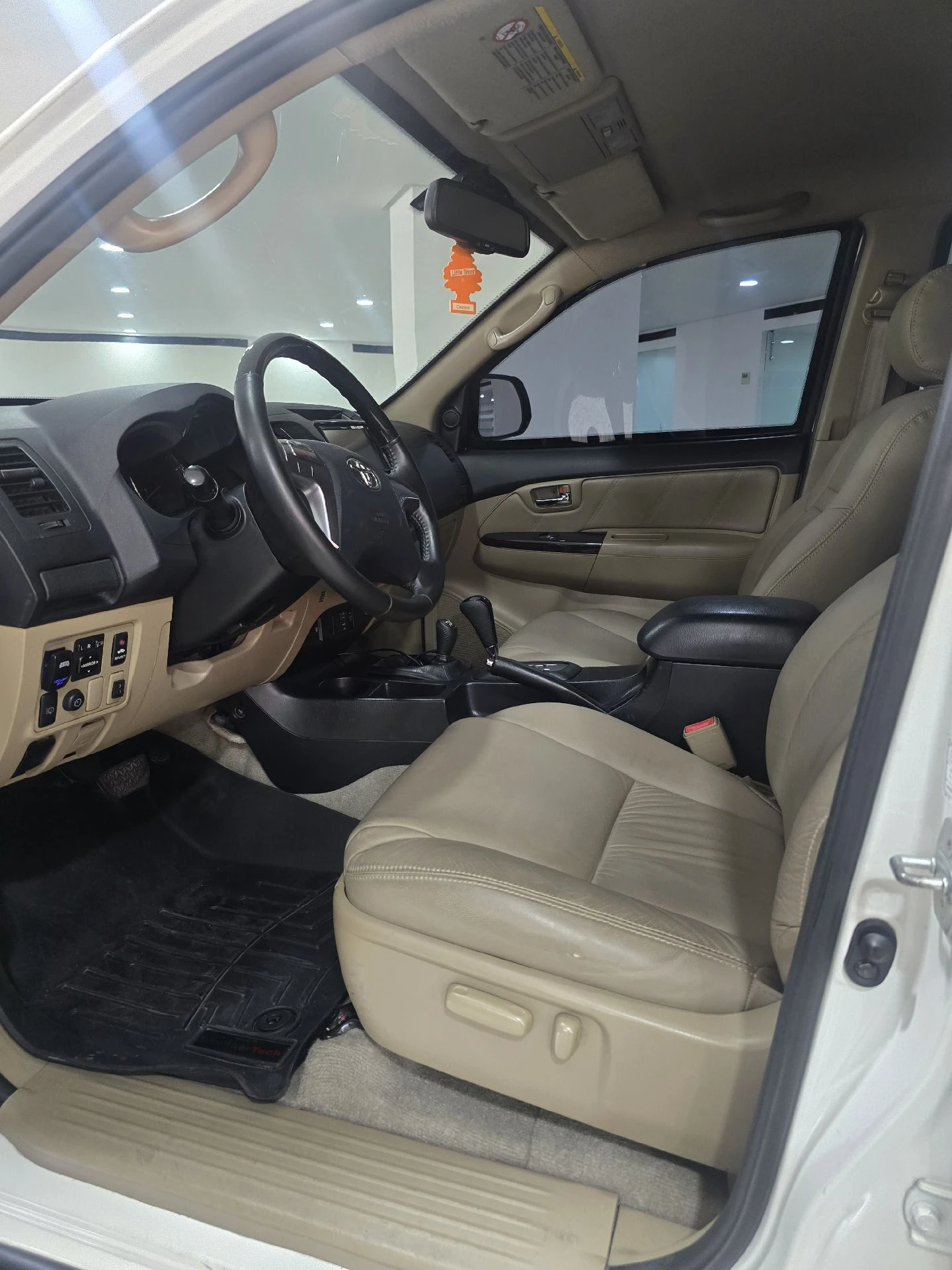 2015 Toyota Fortuner 4x4 — foto 5
