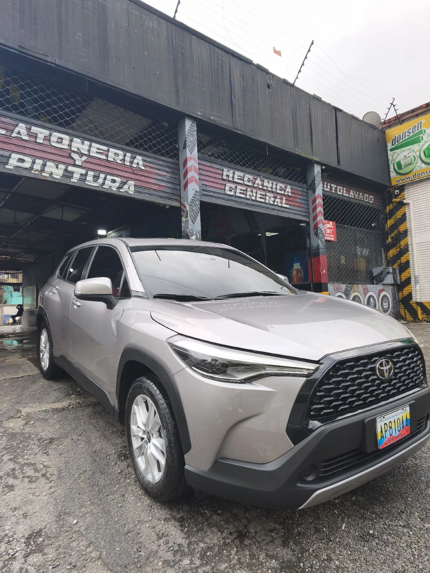2025 Toyota Corolla Cross Luxury — foto 2
