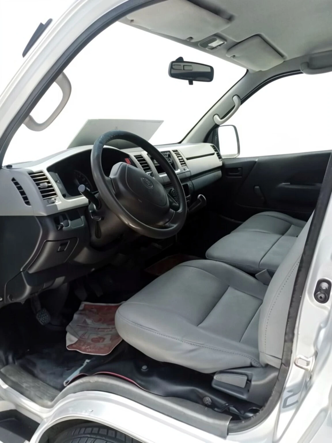 2009 Toyota Hiace — foto 6