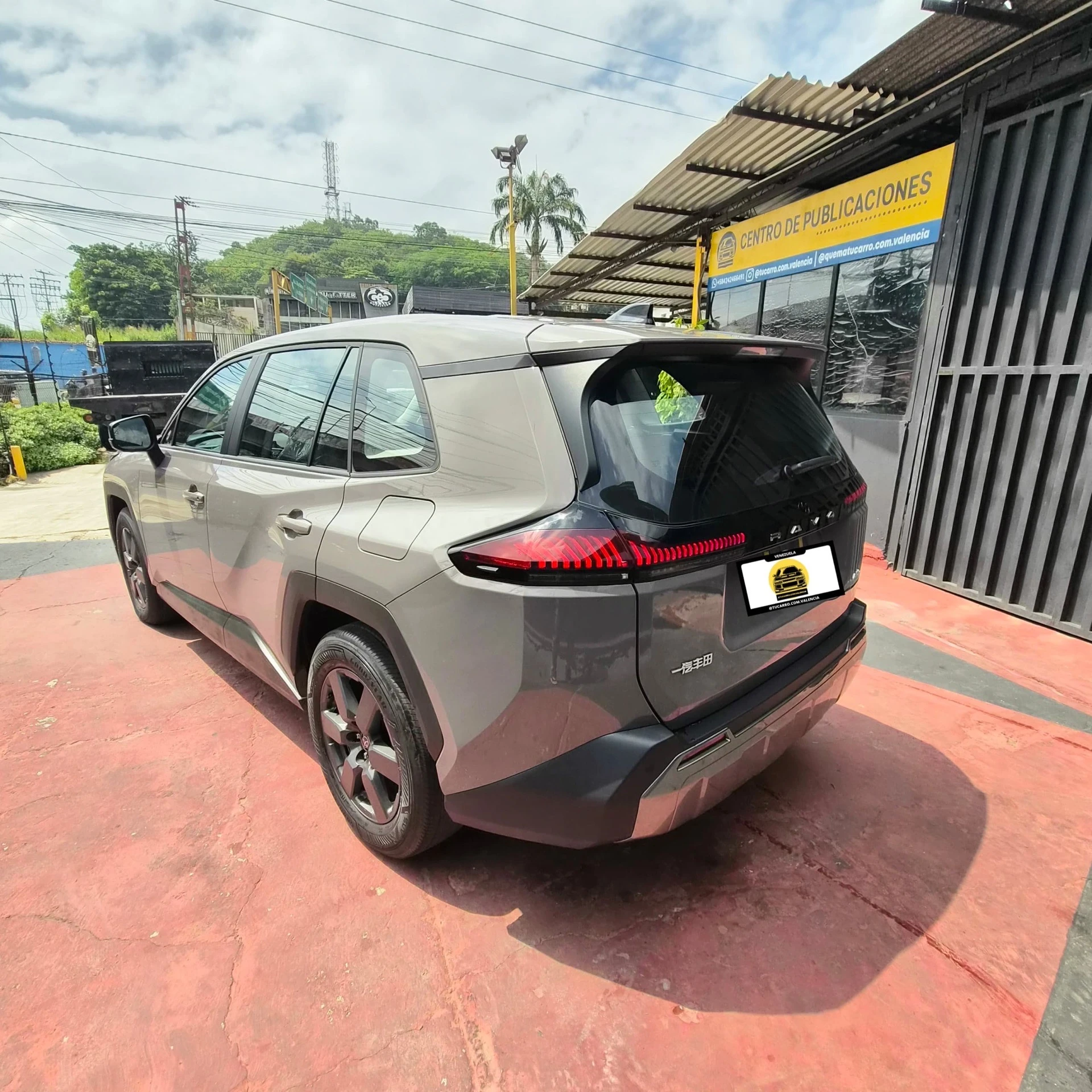 2026 Toyota RAV4 Delux — foto 3