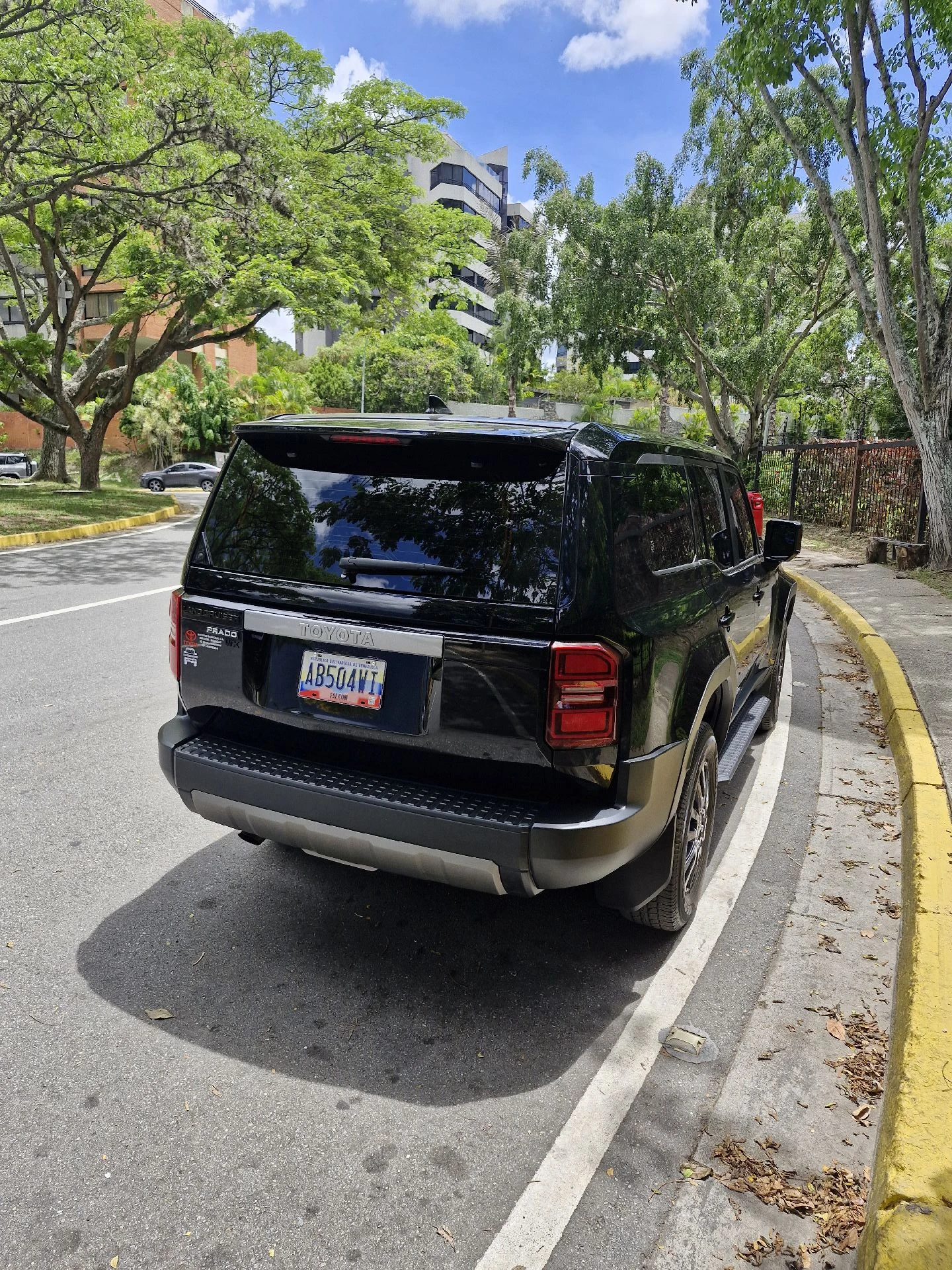 2025 Toyota Land Cruiser Prado Premium — foto 3