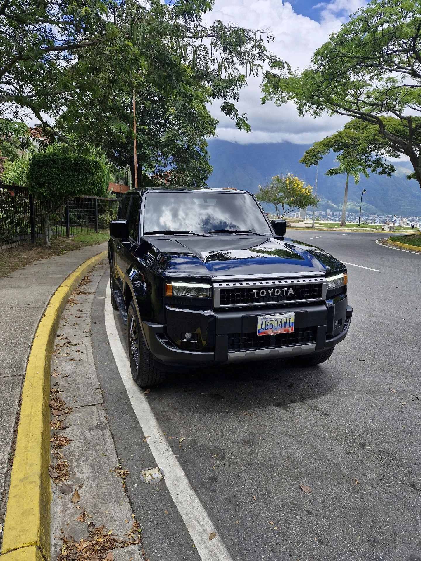 2025 Toyota Land Cruiser Prado Premium — foto 2