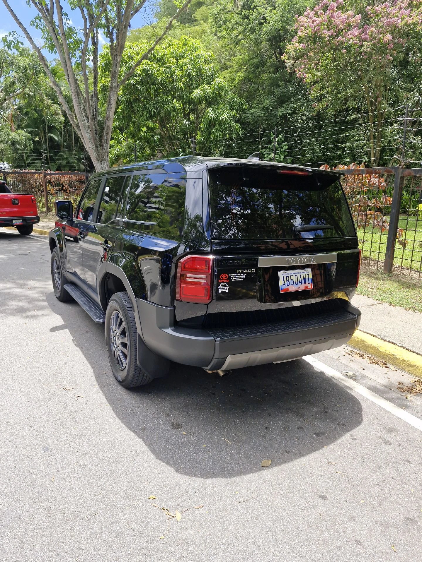 2025 Toyota Land Cruiser Prado Premium — foto 4