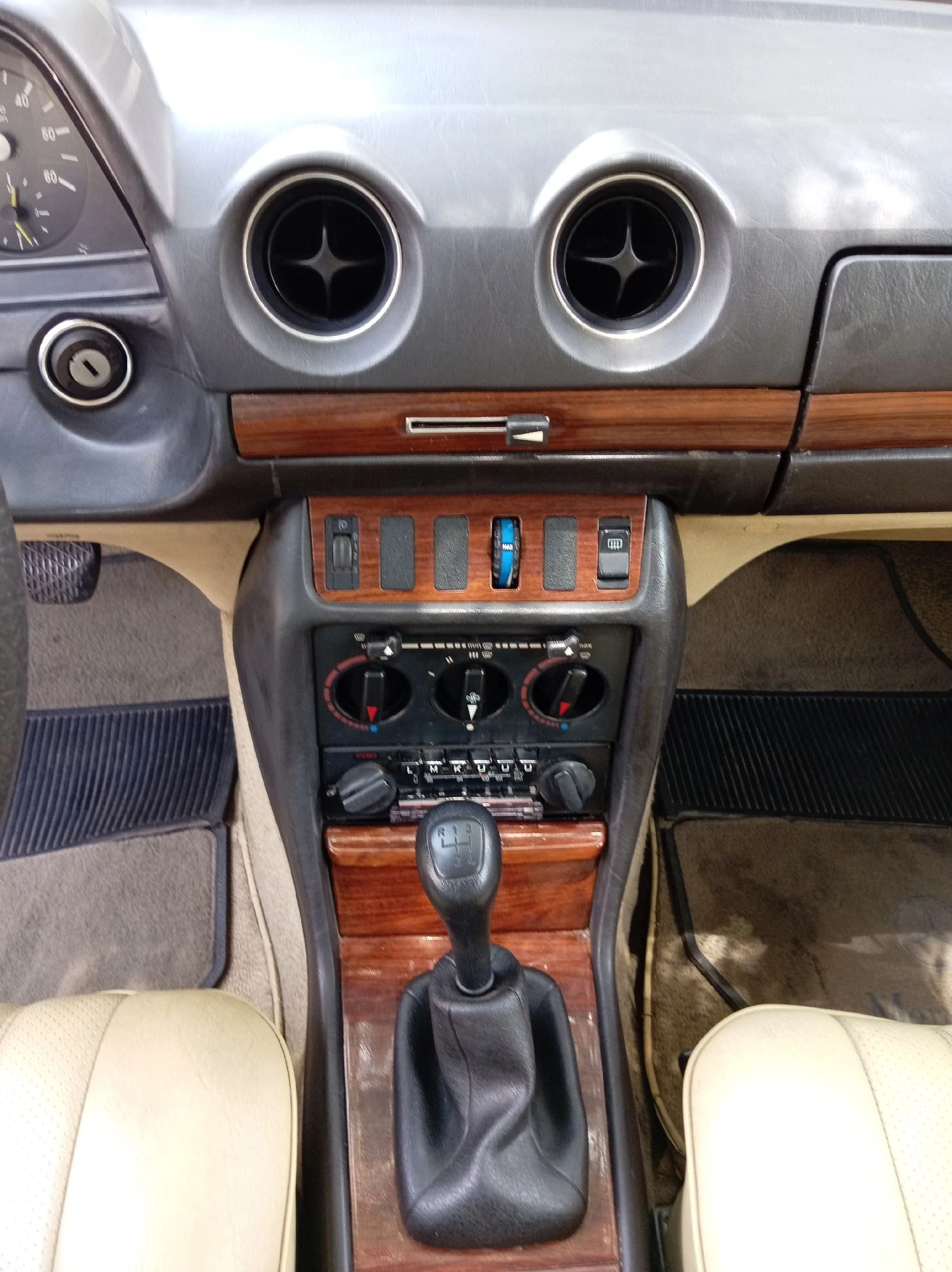 1983 Mercedes-Benz 230E W123 — foto 8
