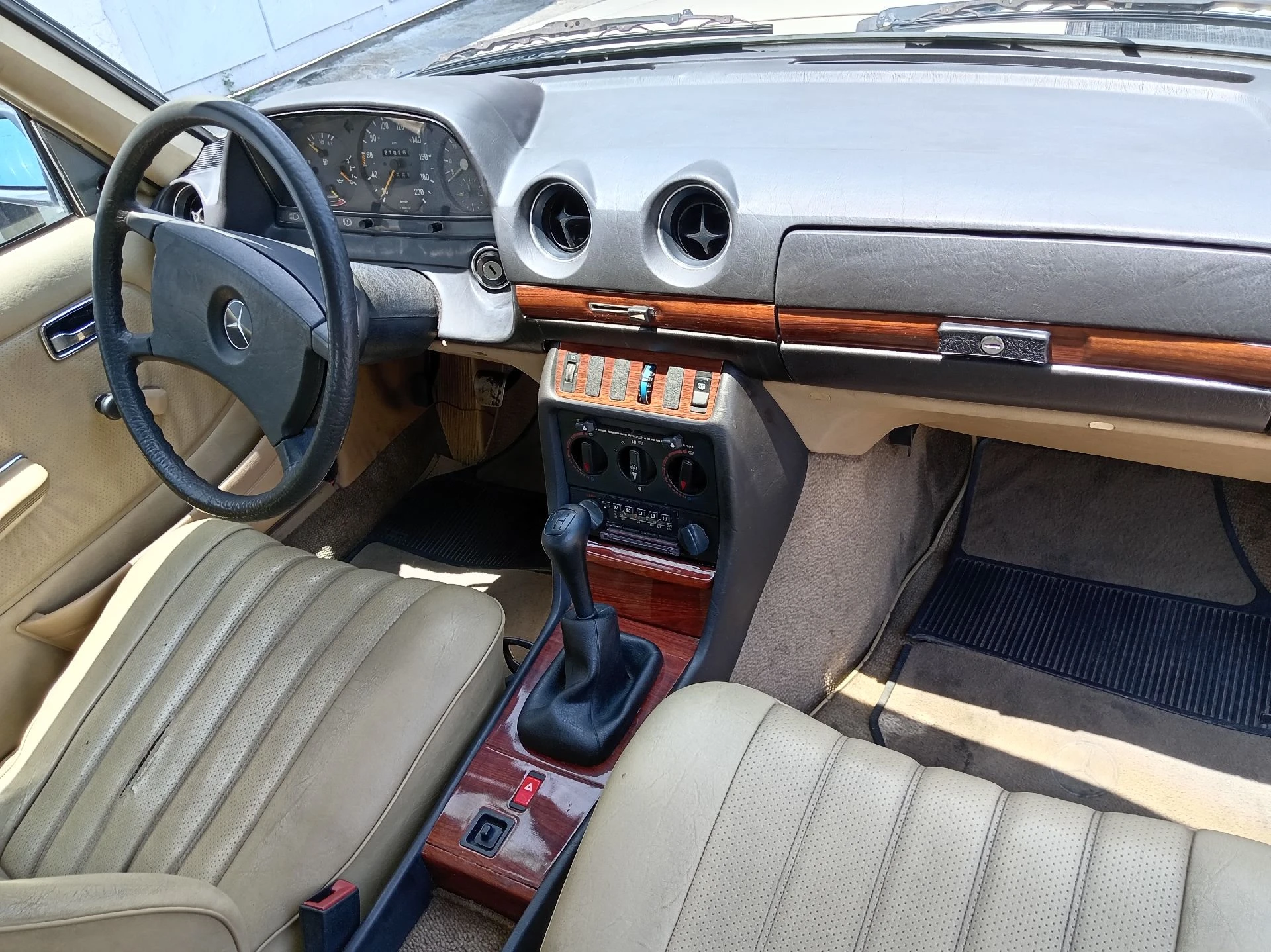 1983 Mercedes-Benz 230E W123 — foto 10