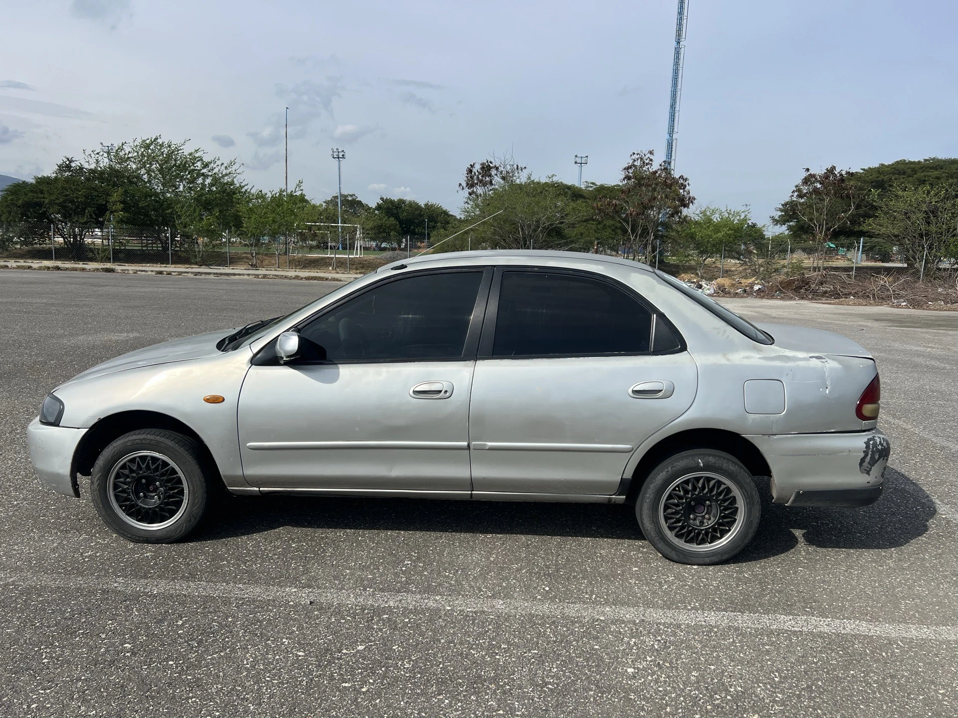 1998 Ford Laser GLXI — foto 2