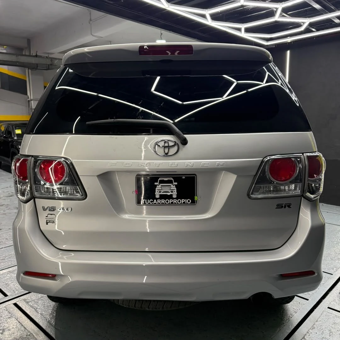 2017 Toyota Fortuner SR — foto 3