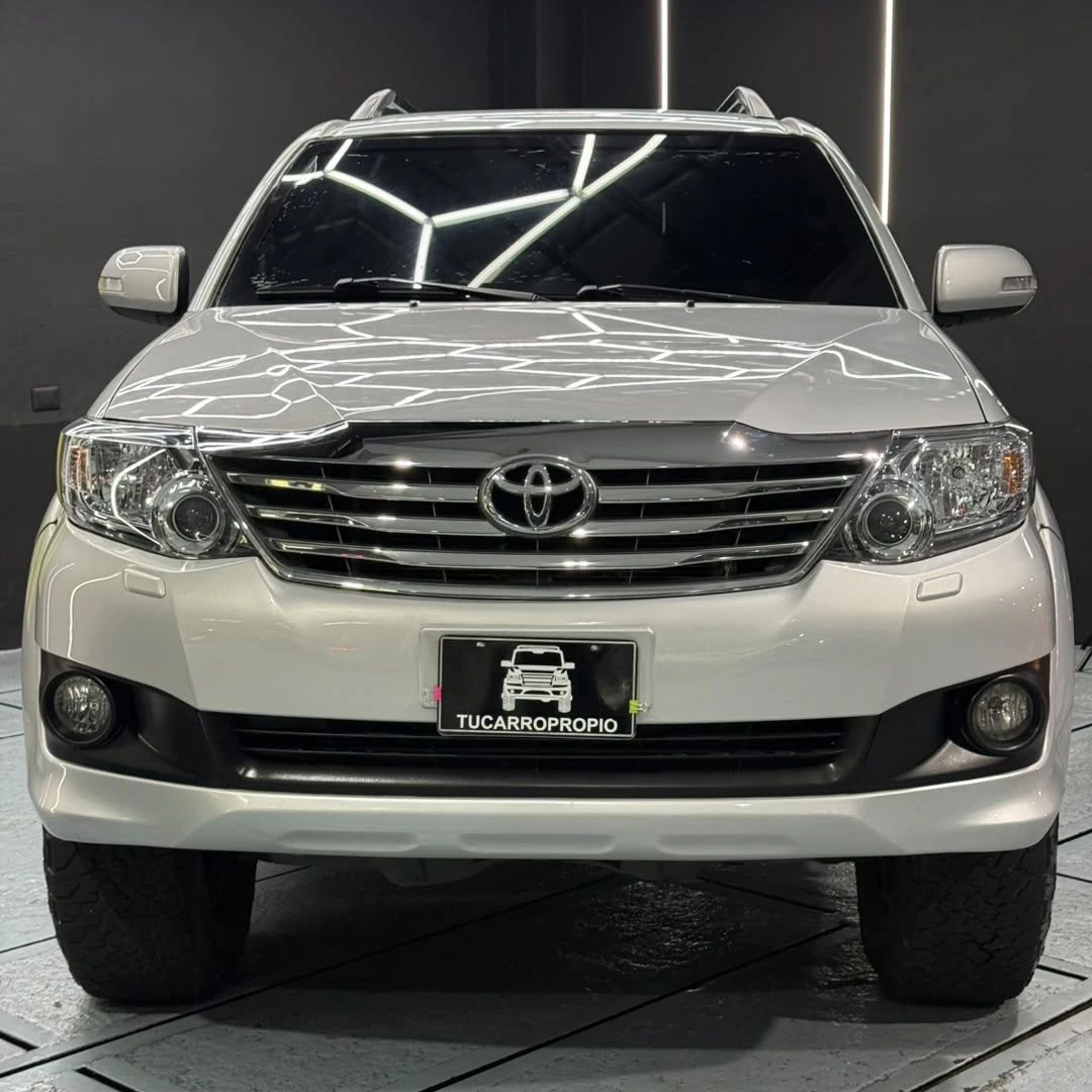 2017 Toyota Fortuner SR — foto 2