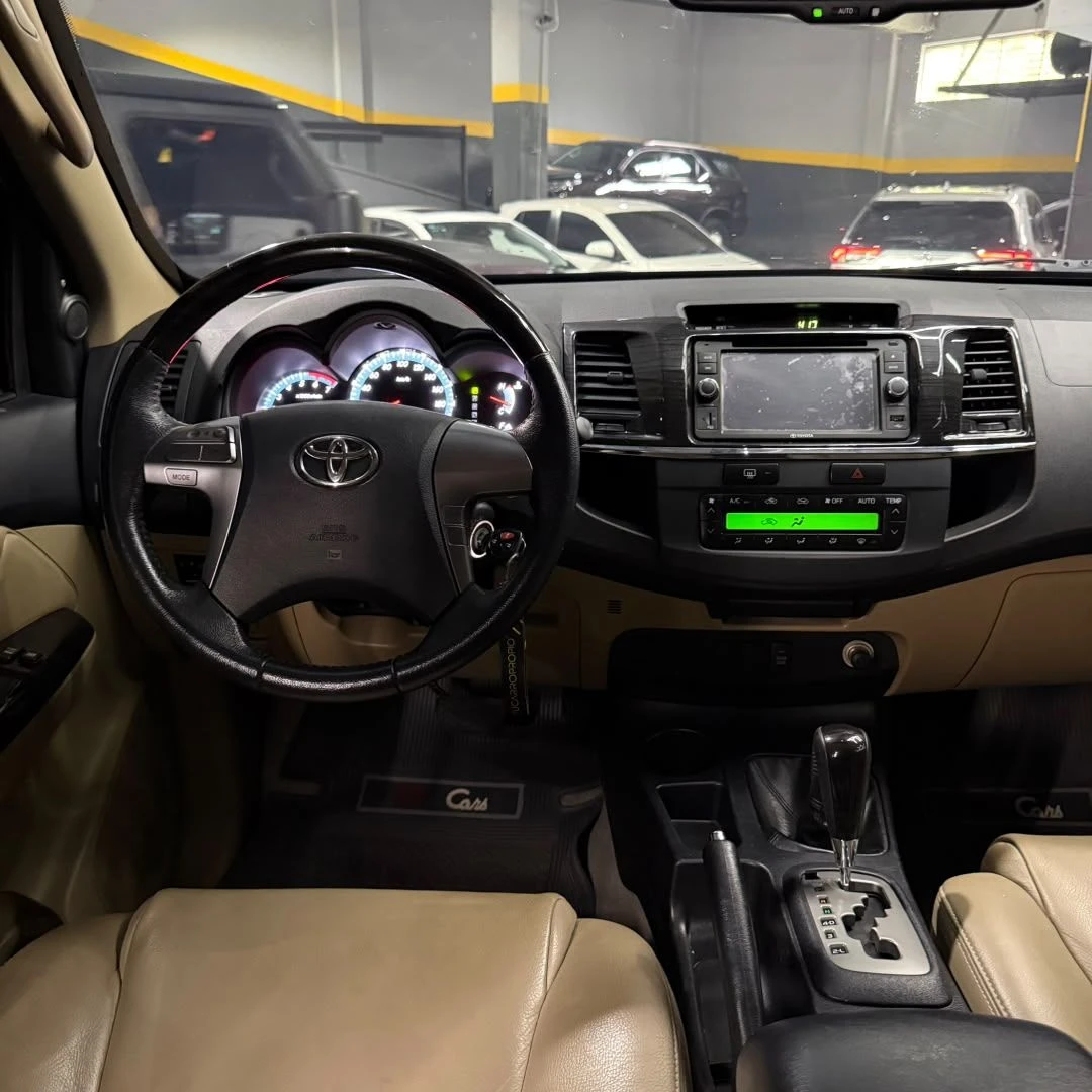 2017 Toyota Fortuner SR — foto 12