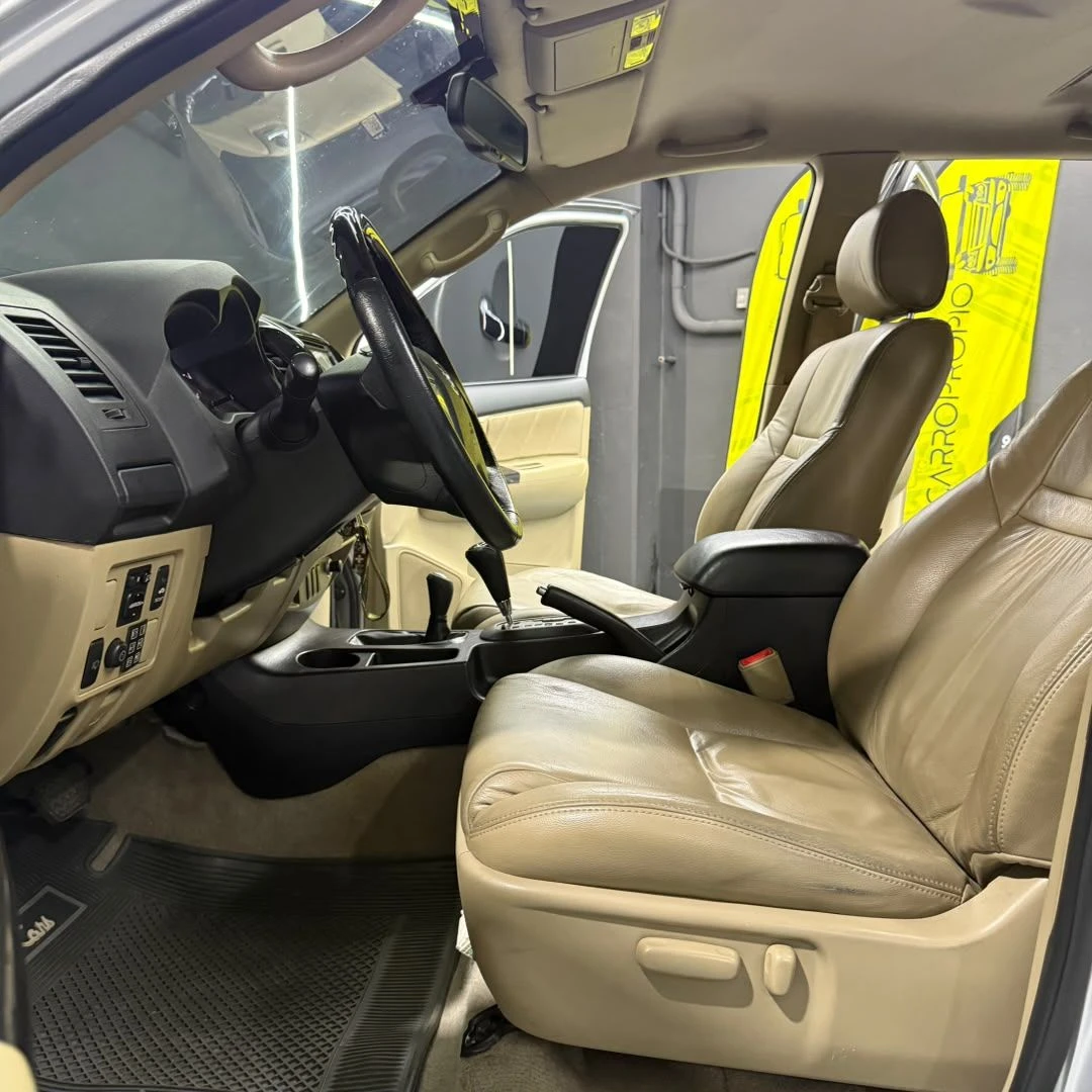 2017 Toyota Fortuner SR — foto 10