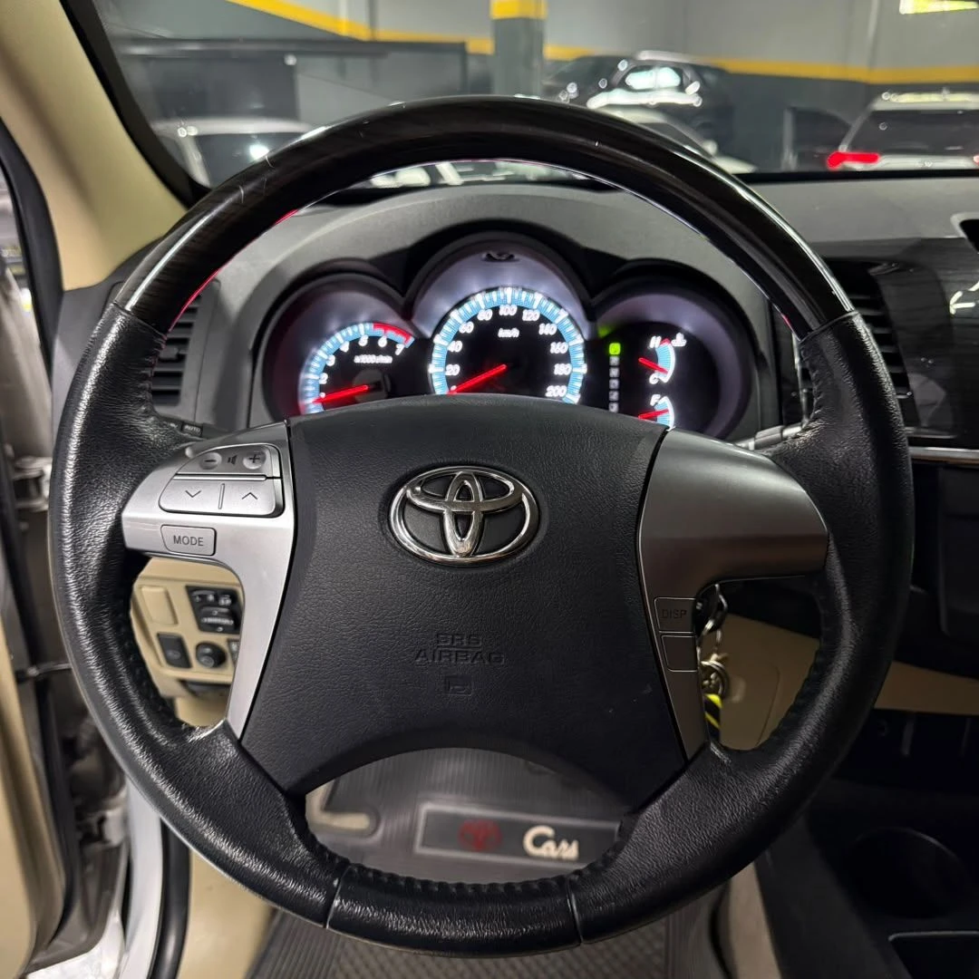 2017 Toyota Fortuner SR — foto 11