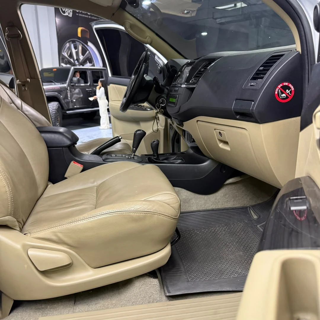 2017 Toyota Fortuner SR — foto 14
