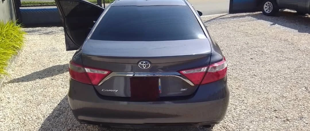 2016 Toyota Camry SE — foto 2