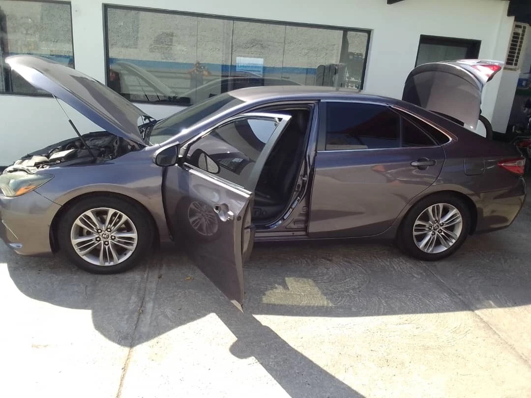 2016 Toyota Camry SE — foto 3