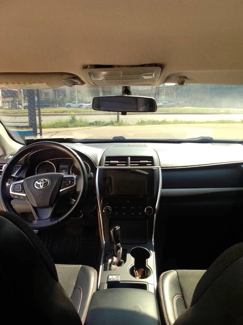 2016 Toyota Camry SE — foto 4