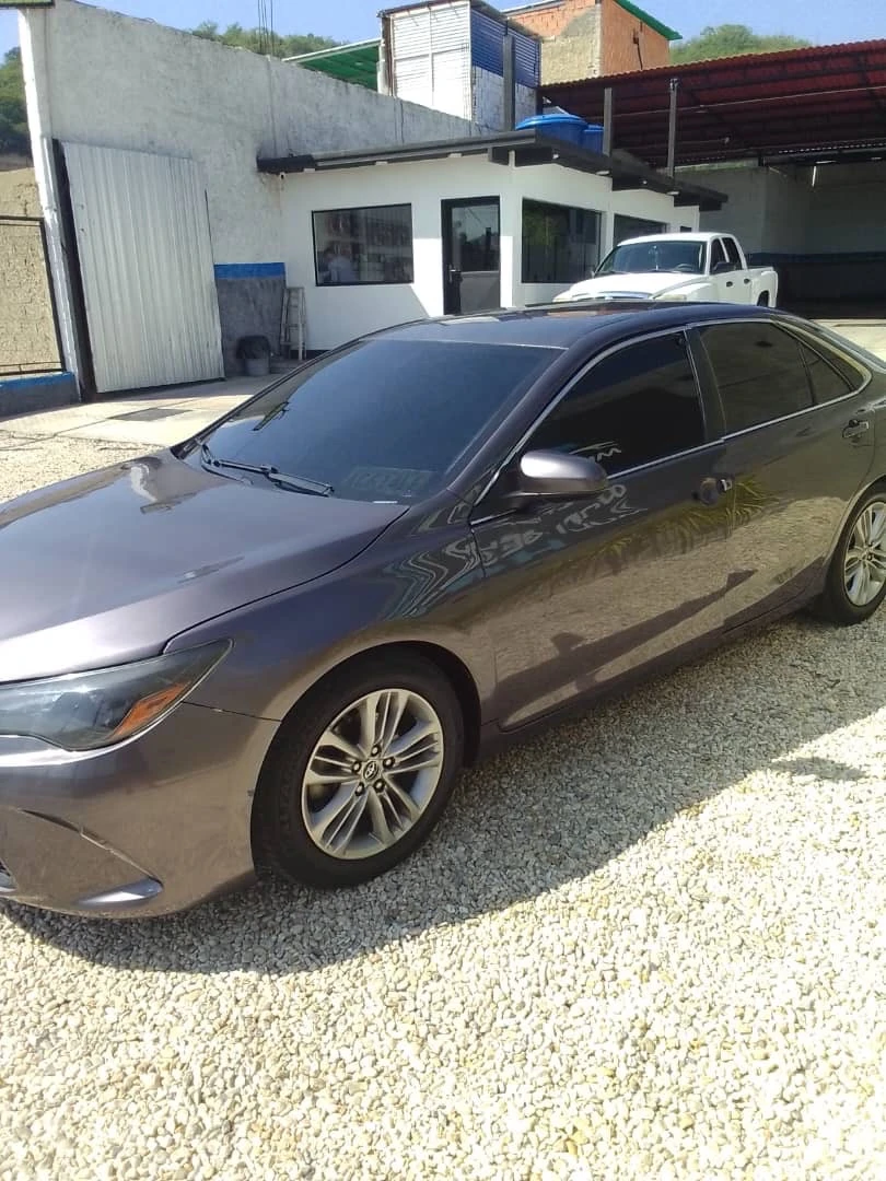 2016 Toyota Camry SE — foto 7