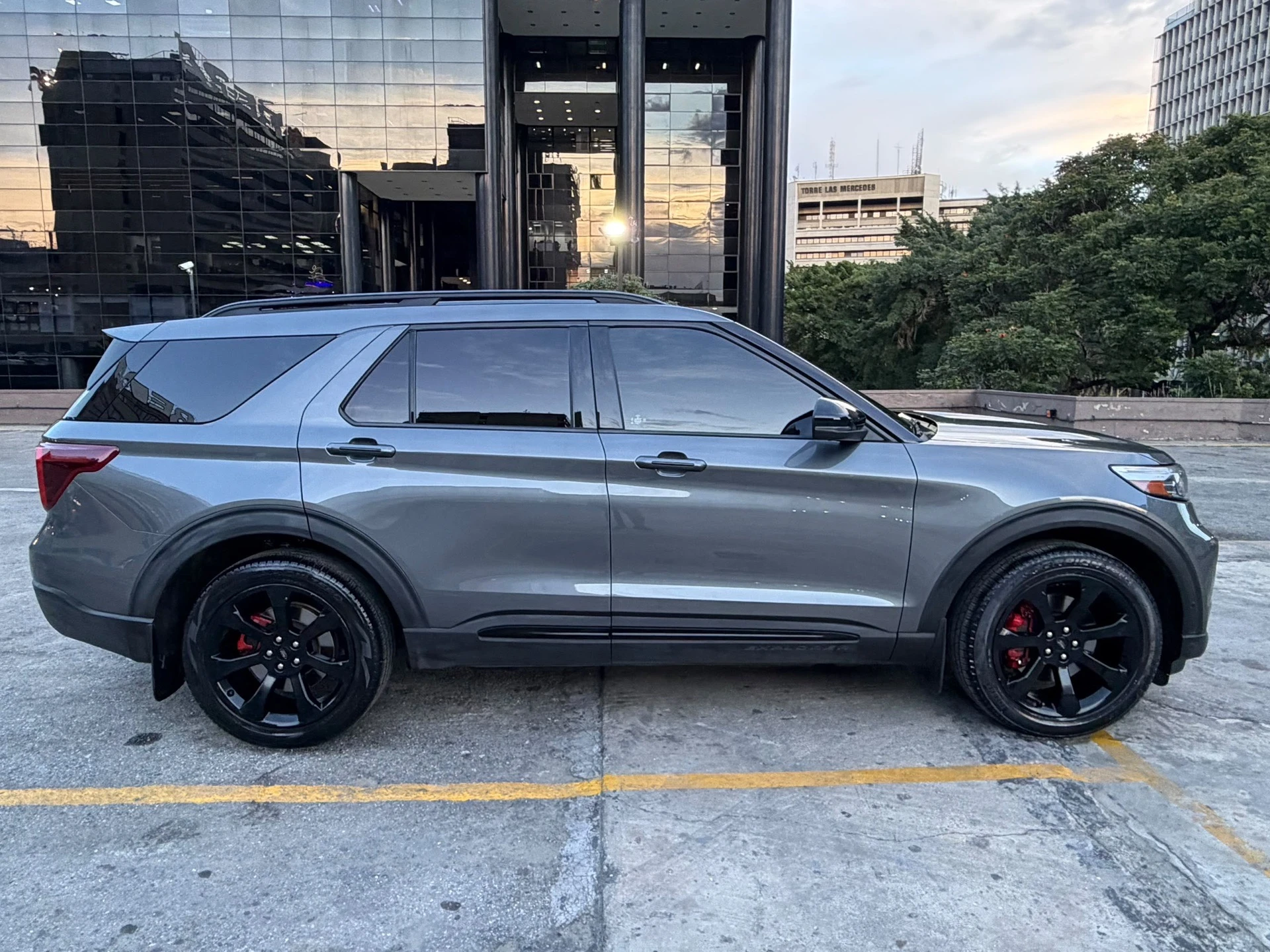 2023 Ford Explorer Sport Trac ST — foto 4