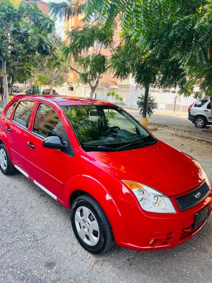 2008 Ford Fiesta Max — foto 2