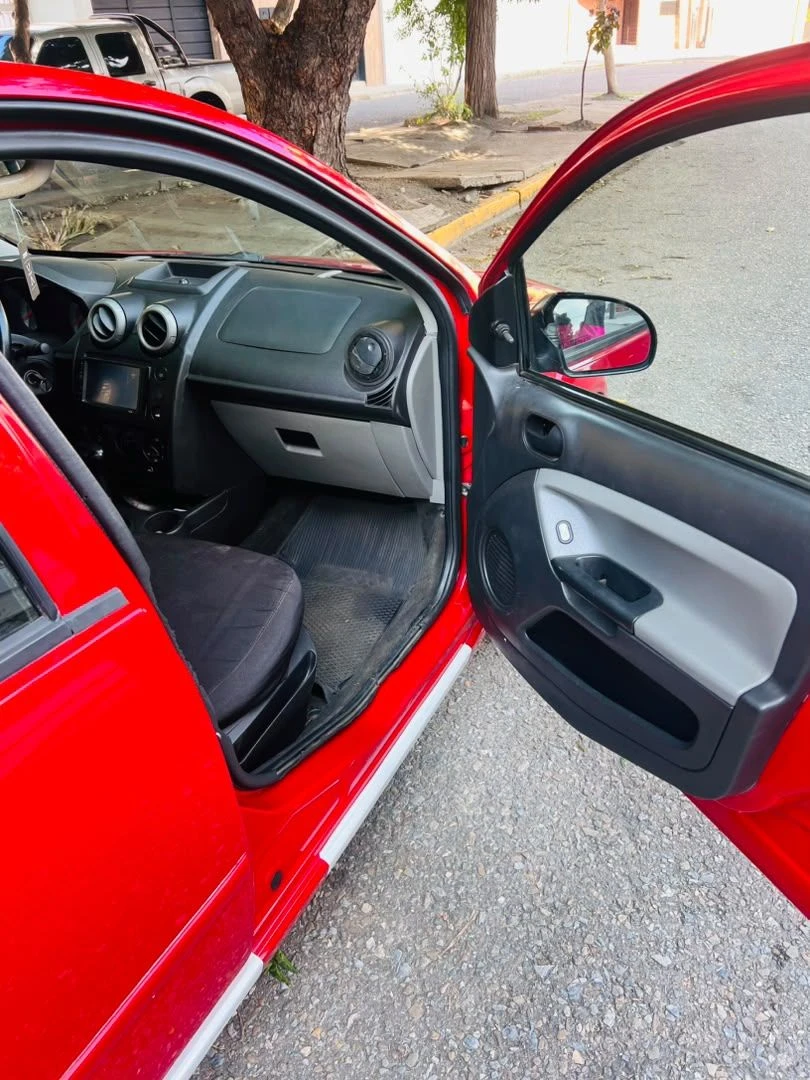 2008 Ford Fiesta Max — foto 3