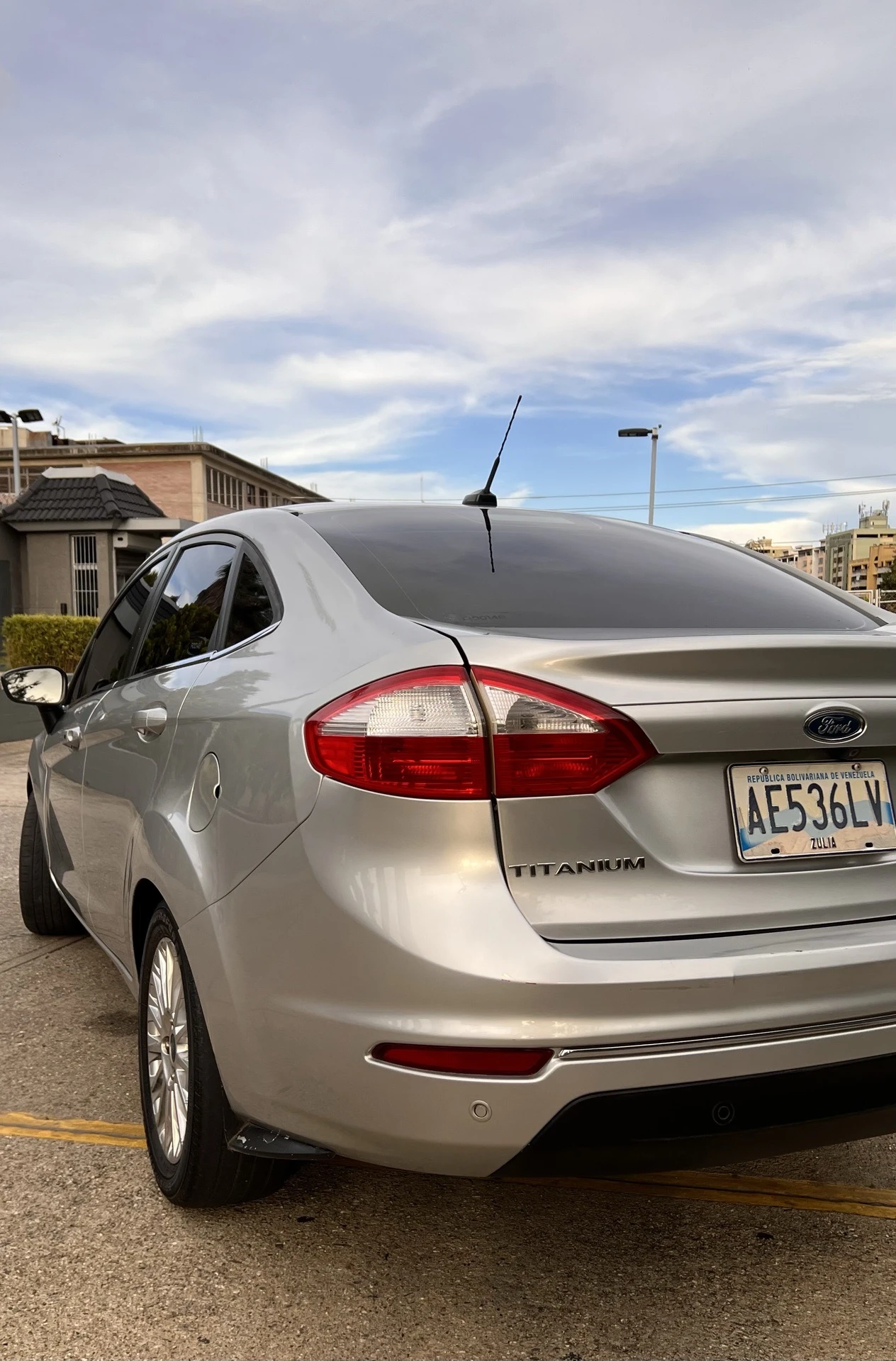 2014 Ford Fiesta Titanium — foto 4