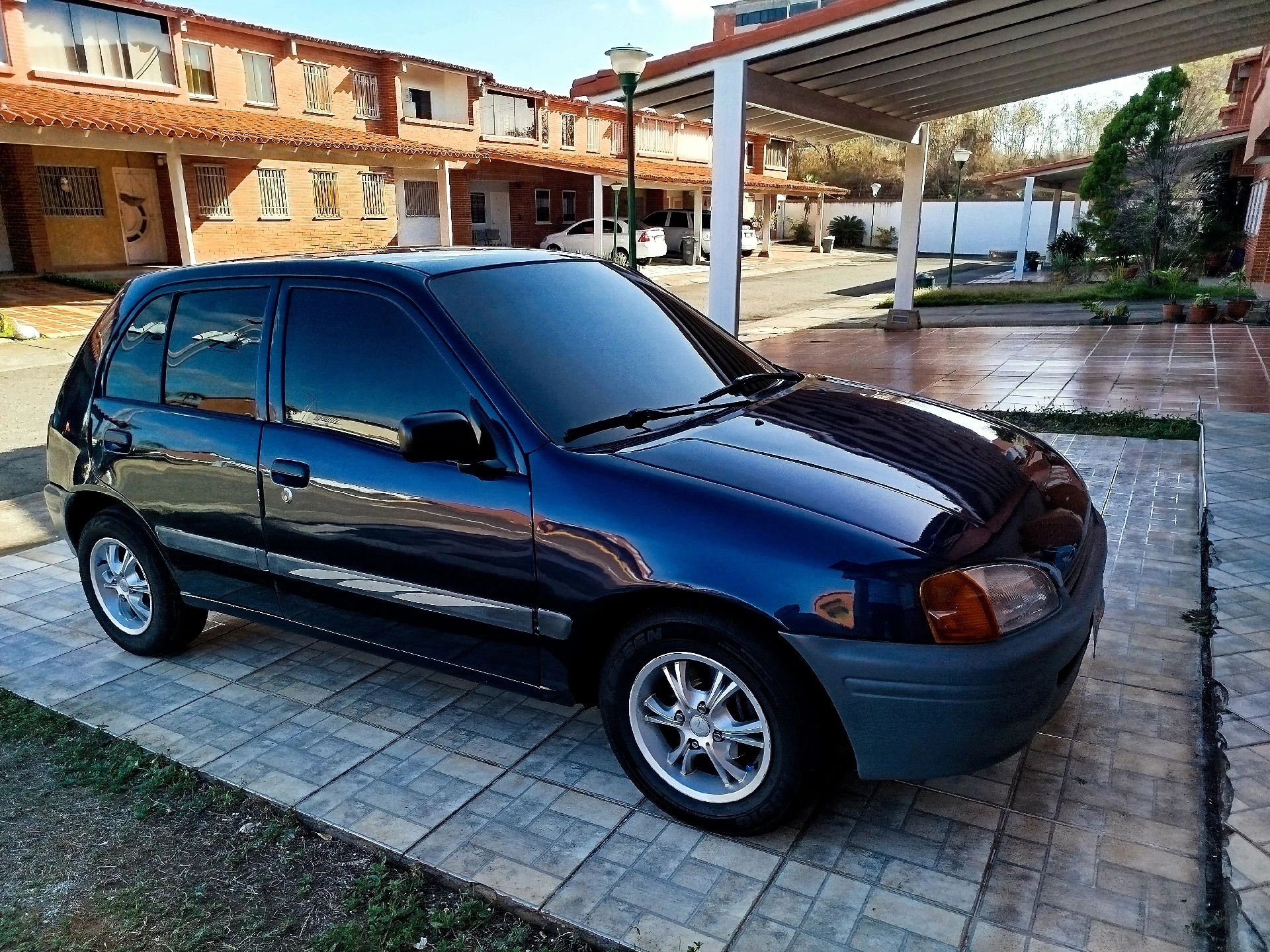 1998 Toyota Starlet Jazz — foto 2