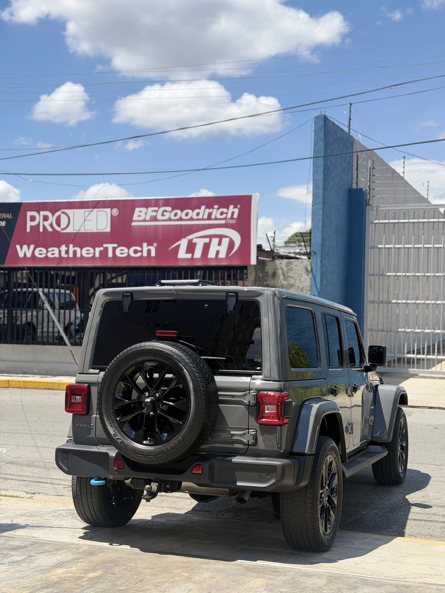 2022 Jeep Sahara Premium — foto 6
