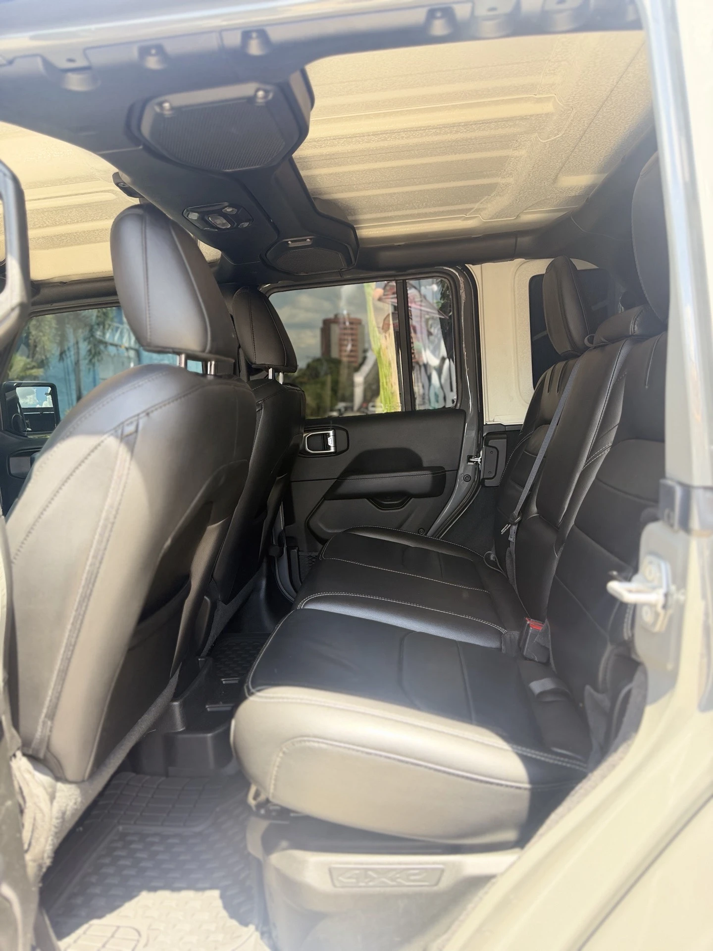 2022 Jeep Sahara Premium — foto 9