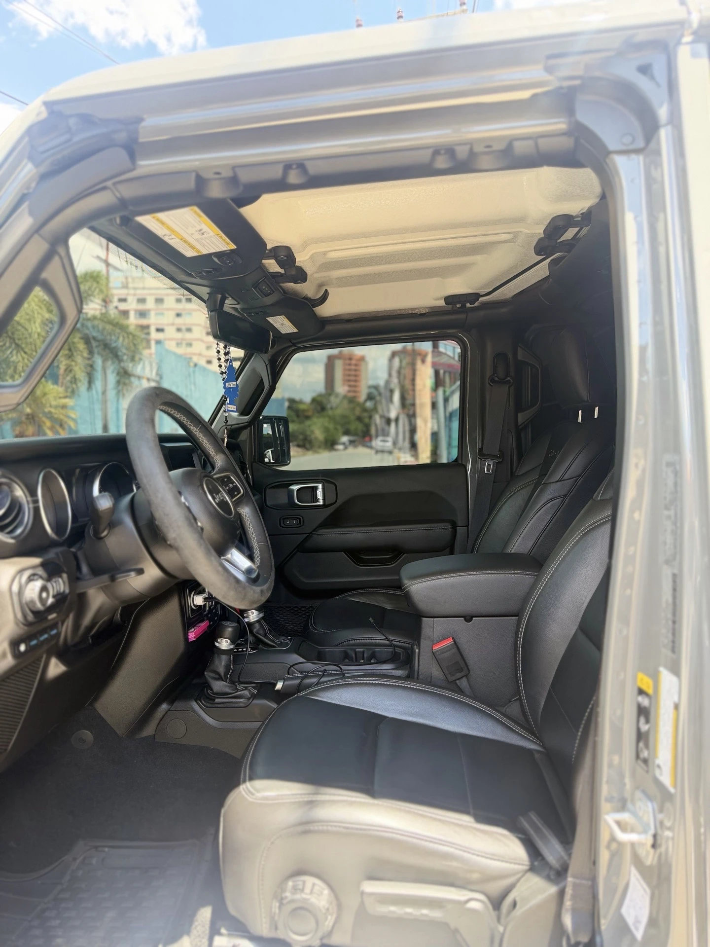 2022 Jeep Sahara Premium — foto 7